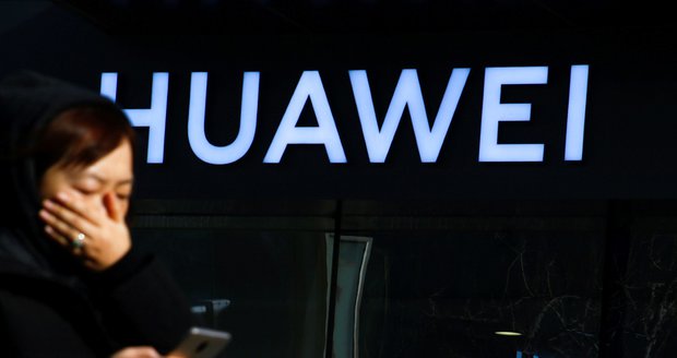Berňák dal stopku Huawei. Čínského giganta vyloučil z obřího tendru na daňový portál
