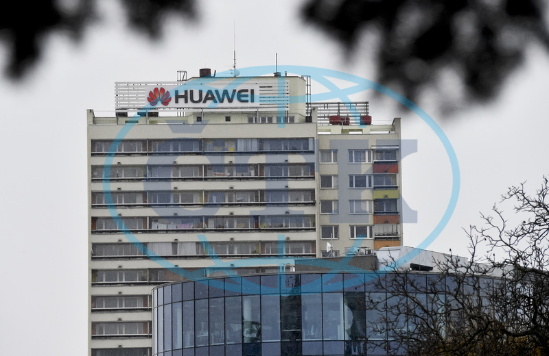 Huawei hrozí soudy i arbitráží, chce odpověď do 14. února