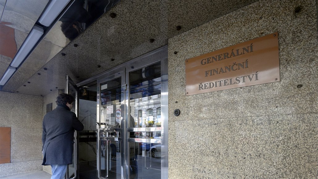 Elektronické daňové přiznání nebude, úředníci zrušili tendr na daňový portál