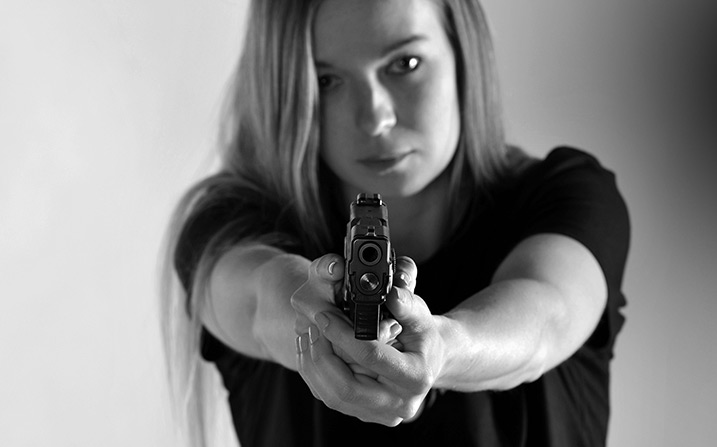 Senát podle očekávání schválil novelu Listiny práv a svobod zakotvující právo na obranu života i se zbraní