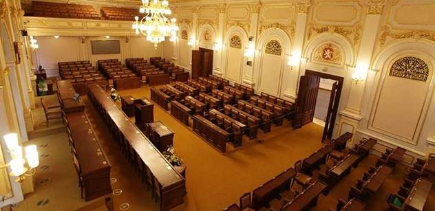 S novým obsazením Poslanecké sněmovny přichází také nové obsazení výborů. Z hlediska bezpečnosti jsou zásadními výbory Výbor pro bezpečnost a Výbor pro obranu. Podívejme se, co mají výbory na starosti a kdo v nich zasedl.