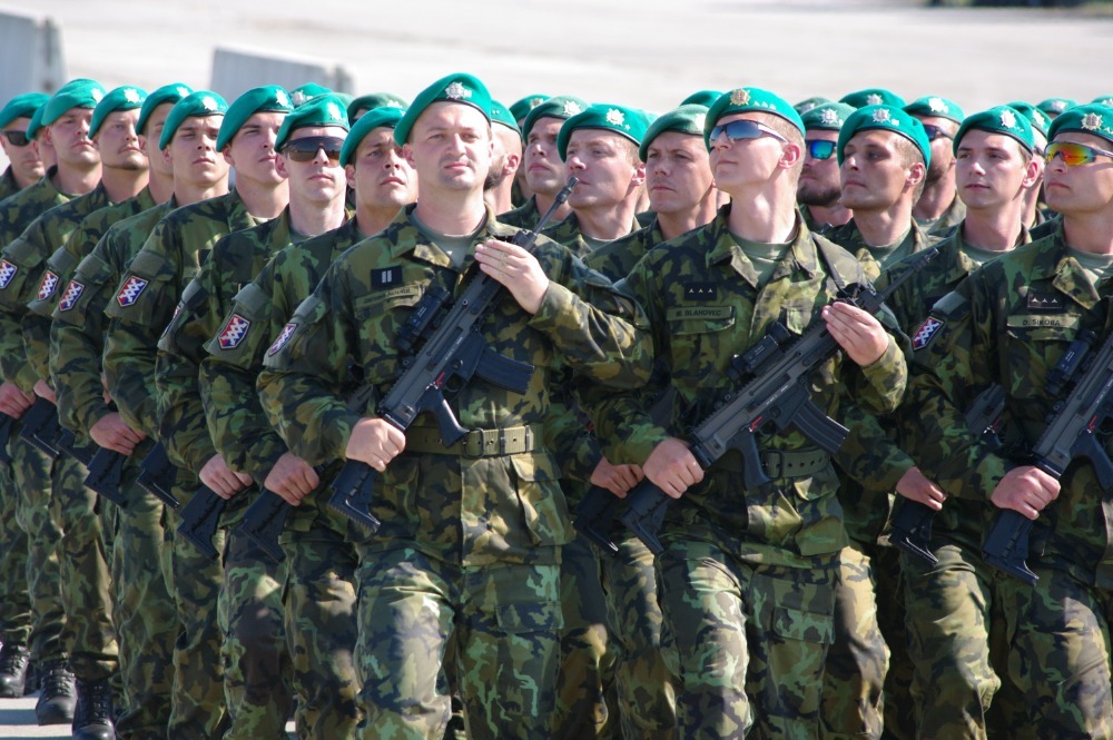 Nábor do armády: Zájem je o řidiče a IT odborníky.