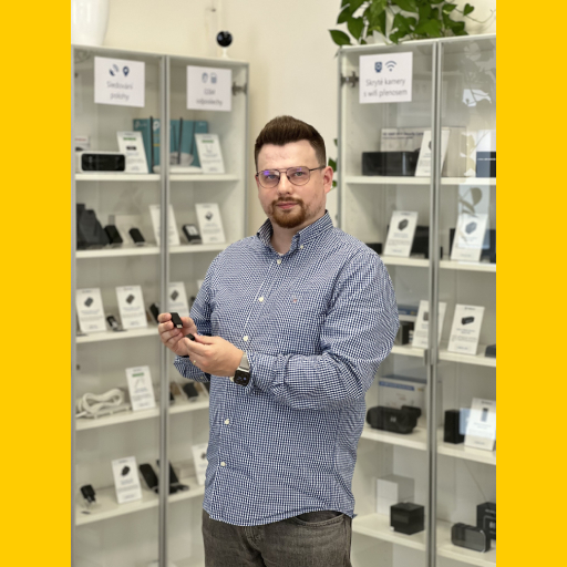 Napíchnutý telefon většinou nepoznáte… Lidé často používají jedno heslo nebo snadné kódy, říká Jonáš Butta, odborník na špionážní techniku.